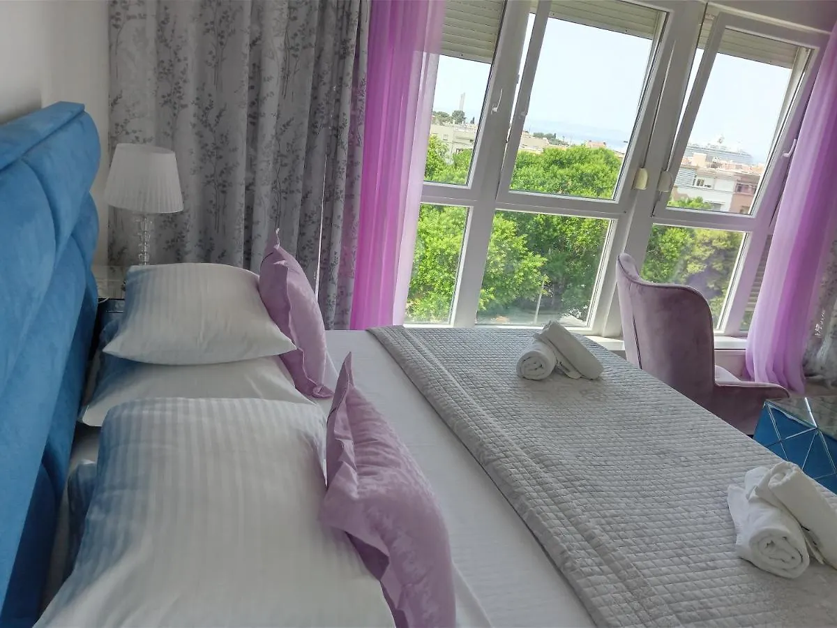Downtown Luxury Apartment Emili Split