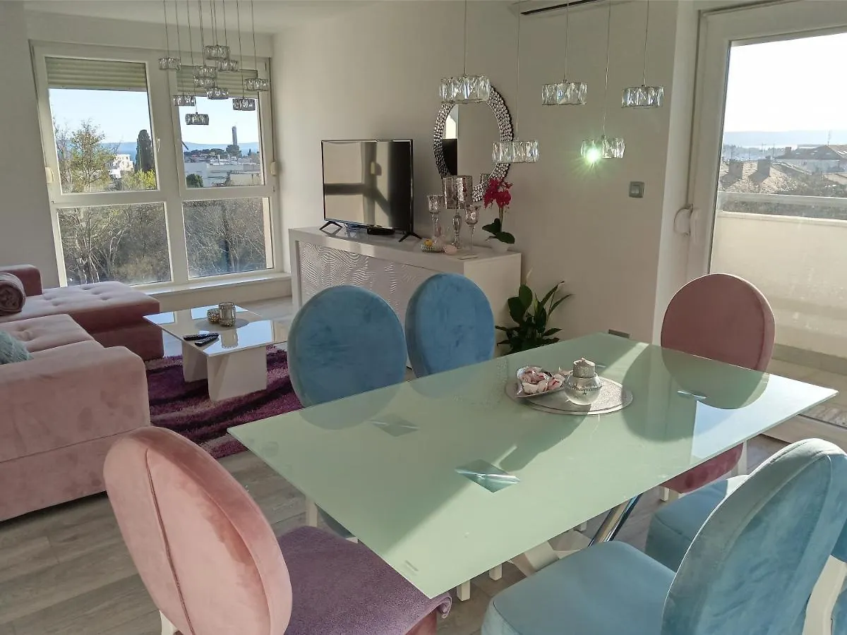 Downtown Luxury Apartment Emili Split 0*,  Croácia