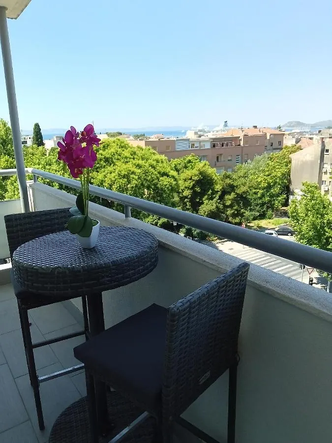 Downtown Luxury Apartment Emili Split